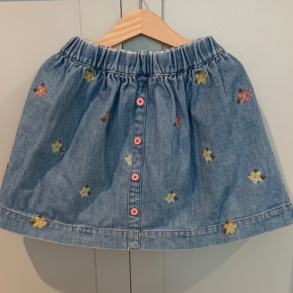 NWOT Denim Button-Front Skirt with Colorful Embroidered Flowers 7/8